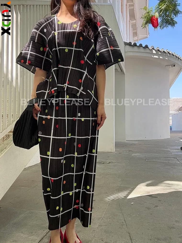 Ensemble décontracté 2 pièces plissé YUDX noir et blanc à pois colorés, manches courtes, coupe ample, tendance 2026 pour femme