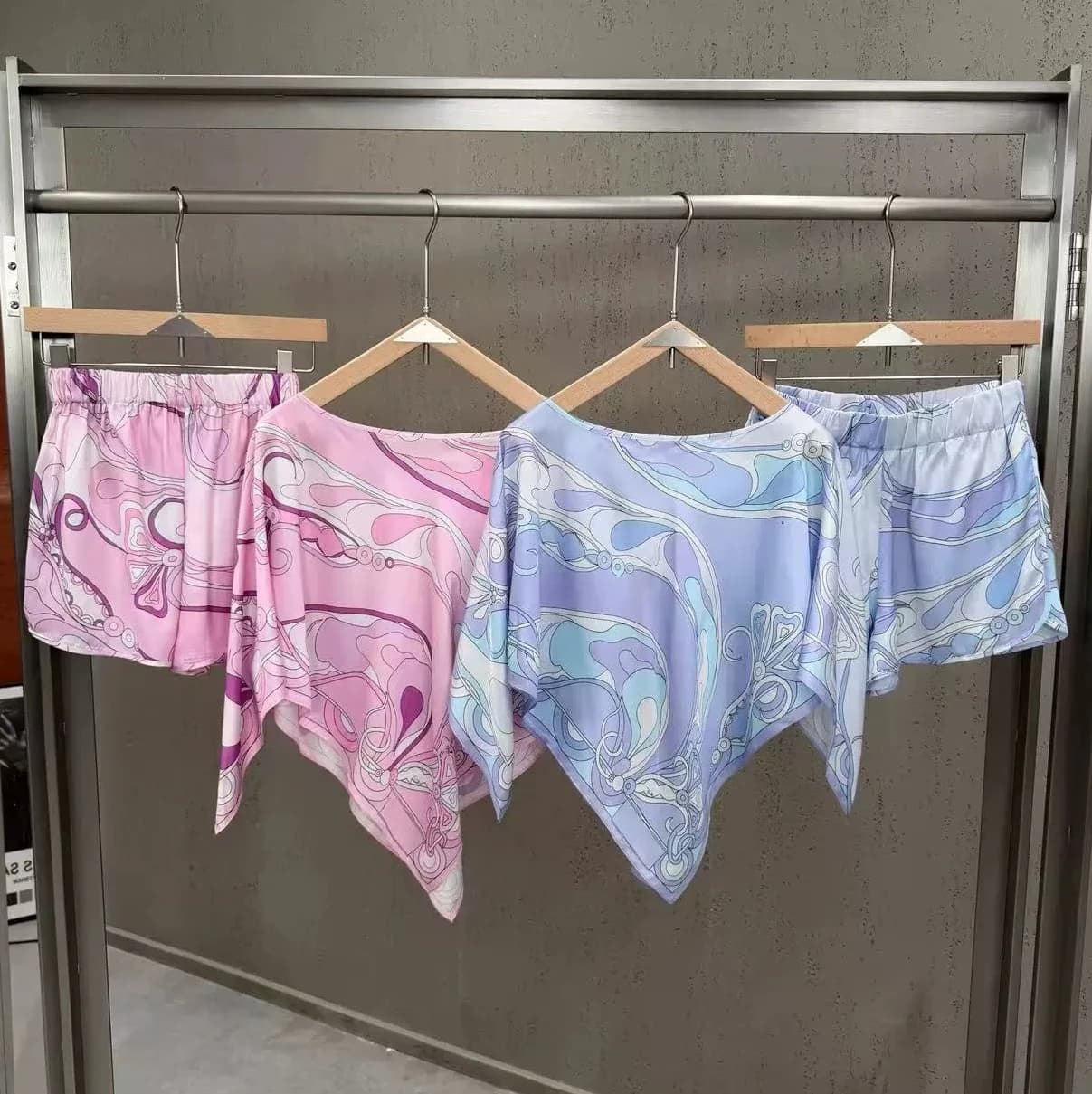 Nouveauté 2026 : Ensembles de shorts classiques pour femmes avec logo signature de créateur, et ensembles de hauts amples de marque de luxe pour
