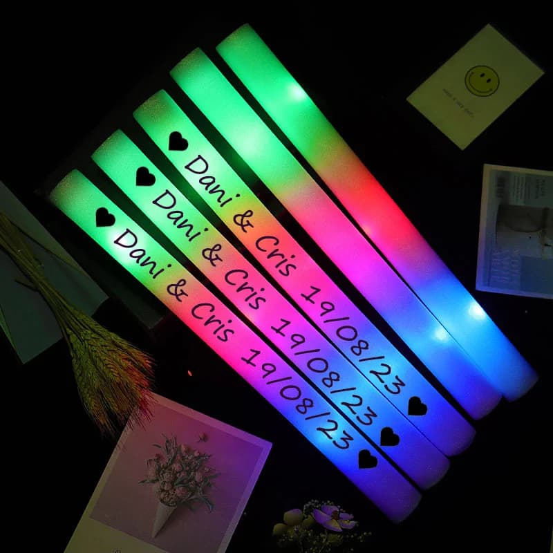 Bâtons lumineux LED en vrac, 12/30/60 pièces, bâton en mousse lumineuse RGB coloré, Tube de joie, lumière foncée pour noël, anniversaire,