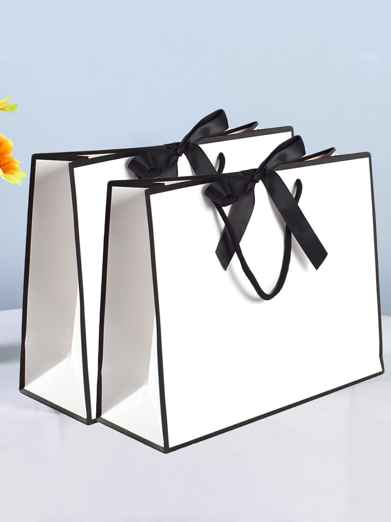 Sacs cadeaux avec nœud de style Hepburn, lot de 5 – Garniture noire et dorée, sacs pour cadeaux de mariage, emballage pour fête de Noël et