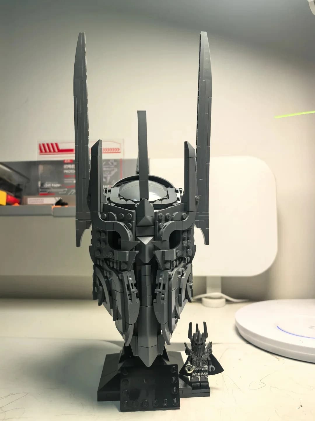 Modèle de casque de Sauron, miniature, ornement de bureau, décoration de table, cadeau idéal pour les fêtes et les festivals, pour les