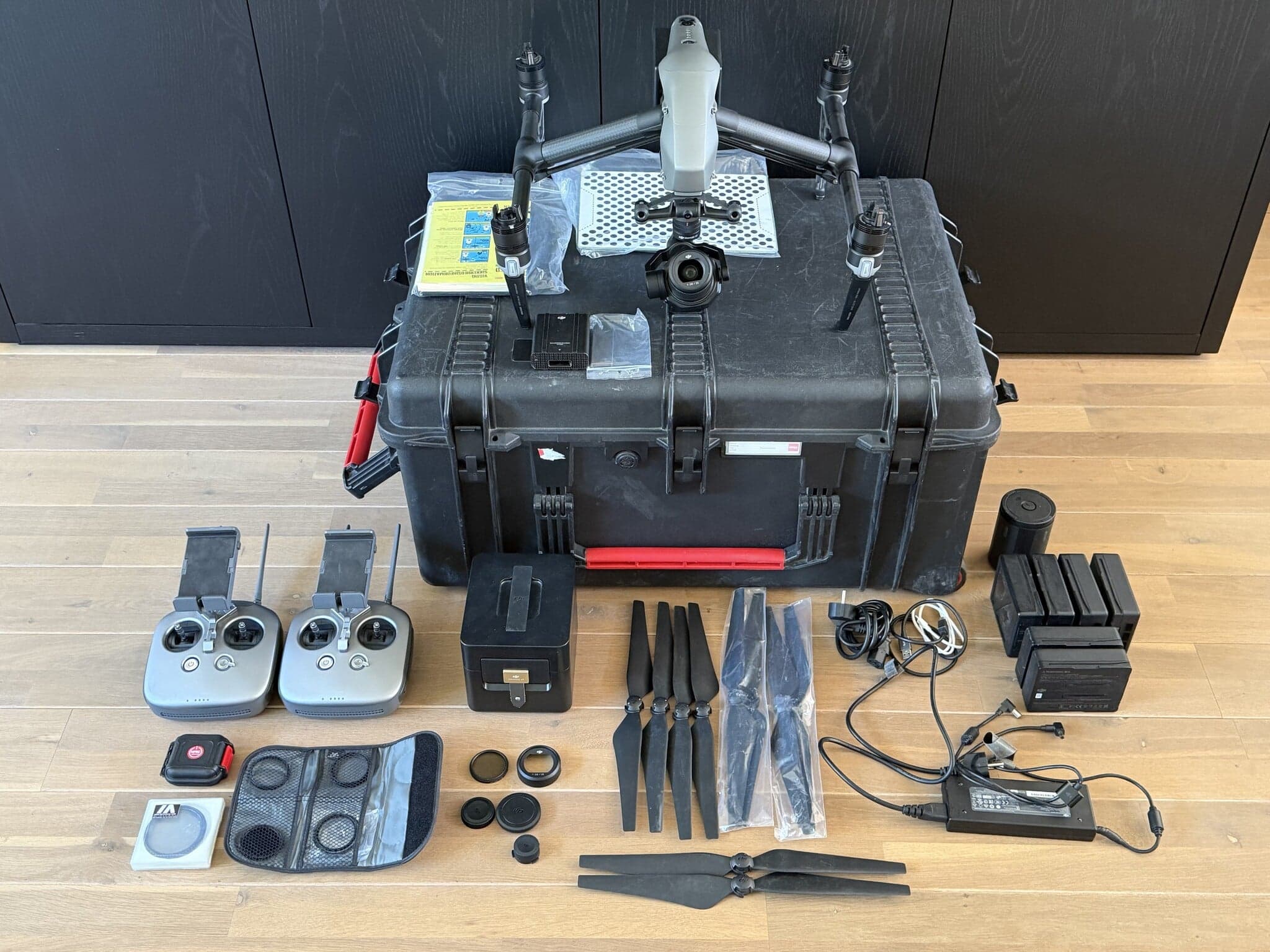 DJI Inspire 2 dual controllers, Pelicase met x7 zenmuse camera verkeerd in nieuwstaat