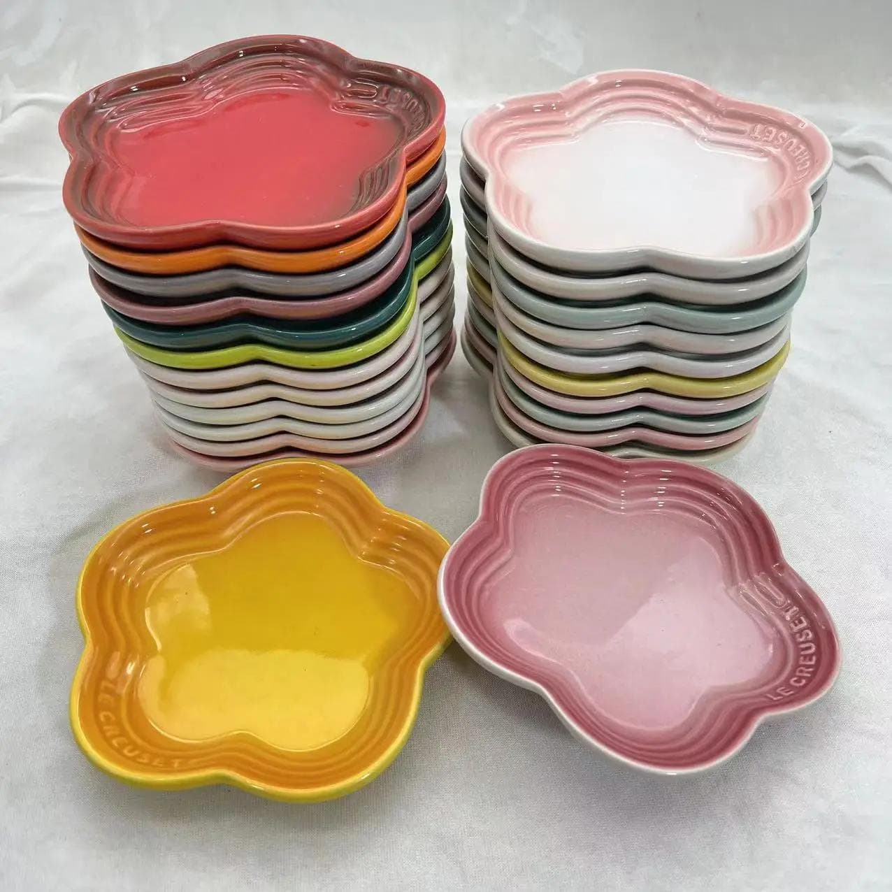 Petite assiette en forme de fleur de prunier, 5,5 pouces, 14 cm, assiette à sauce arc-en-ciel, assiette en forme de fleur pour animal de compagnie,