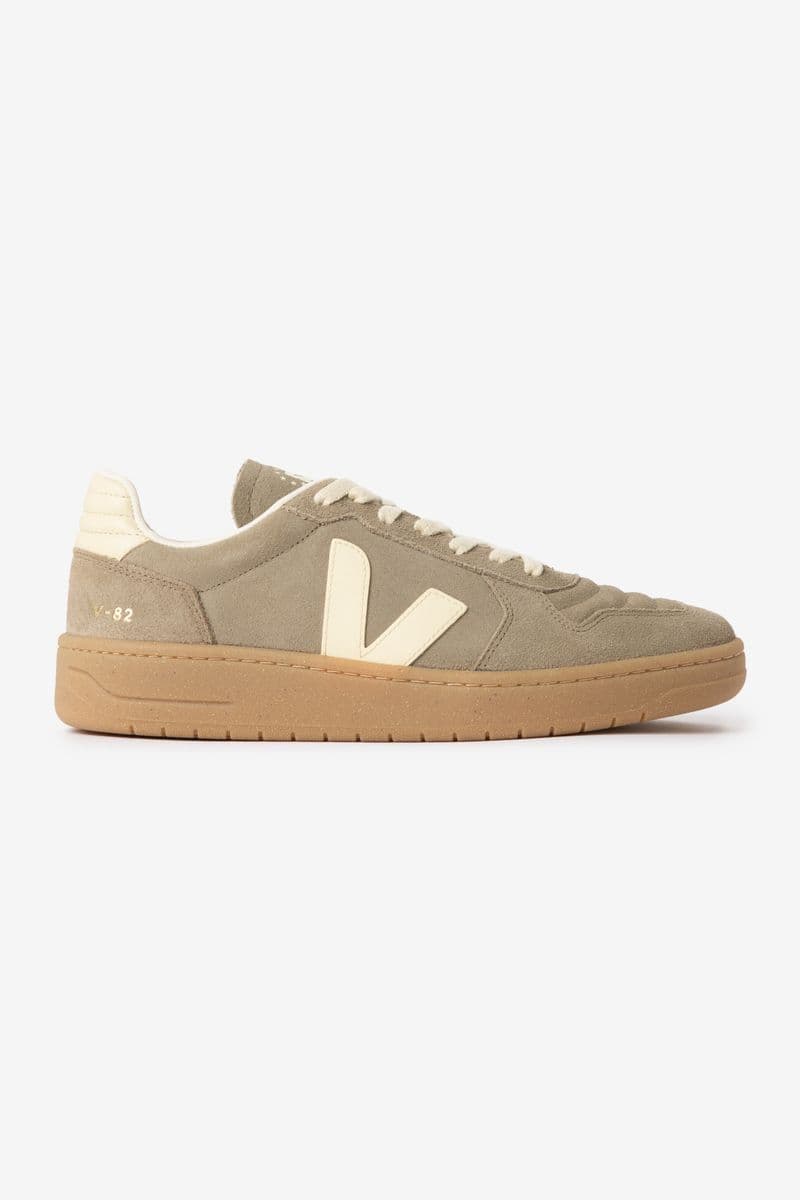 Veja Beige Suéde Sneakers