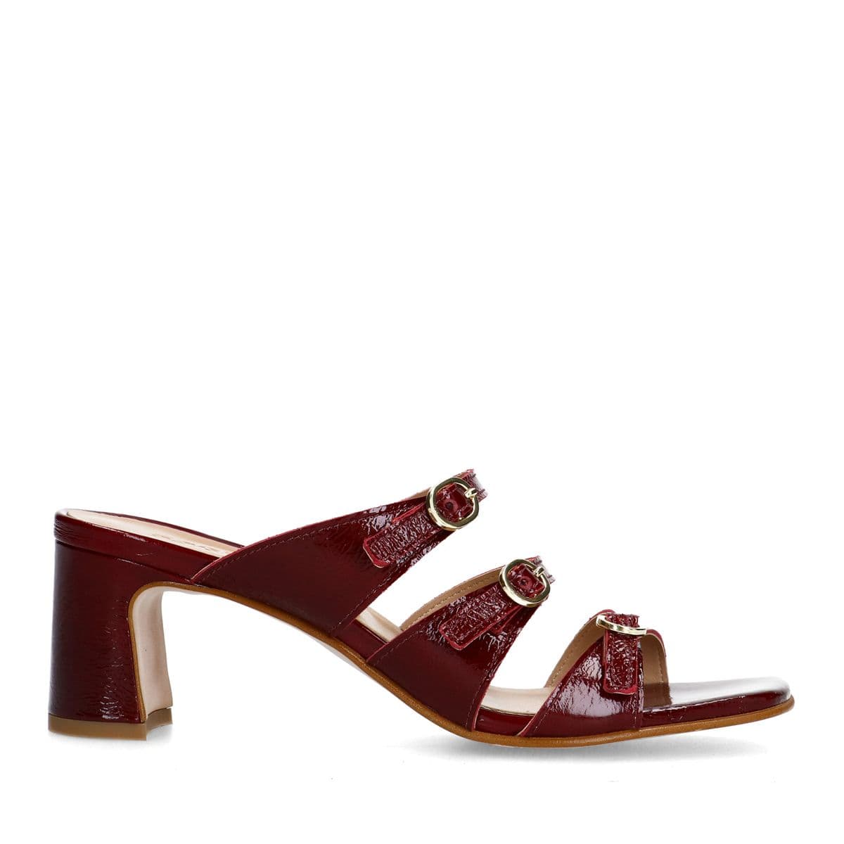Rode leren sandalen met hak en gespen