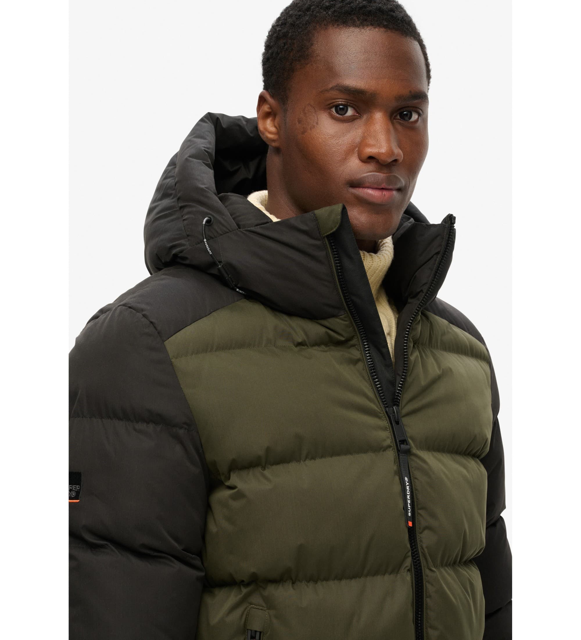 Superdry für Herren. M5011903A Gesteppte Kapuzenjacke schwarz, grün (M), Lässig, Recyceltes Polyester, Nachhaltig
