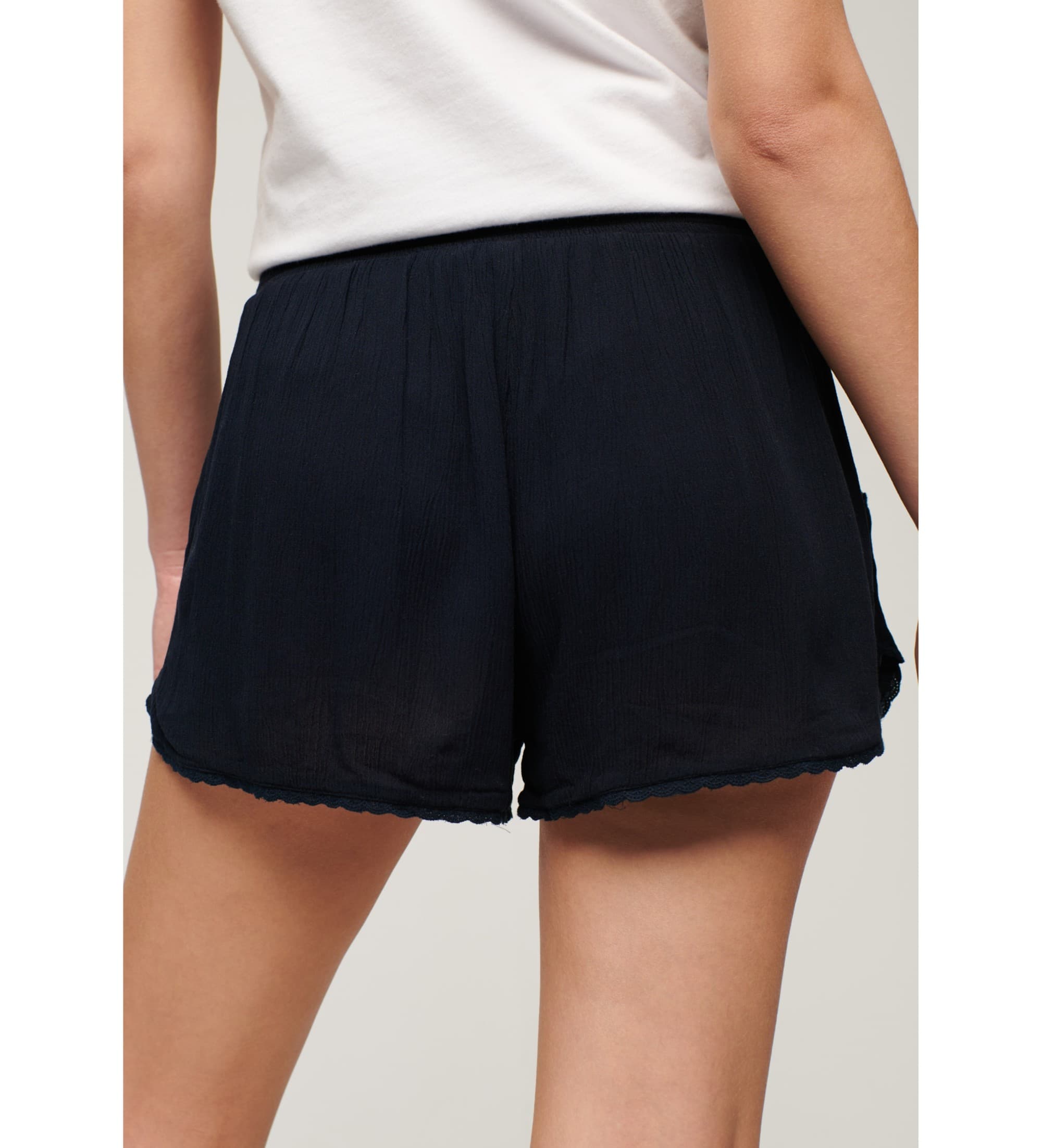 Superdry für Damen. W7110423A Marineblaue Strandshorts (S), Lässig, Viskose